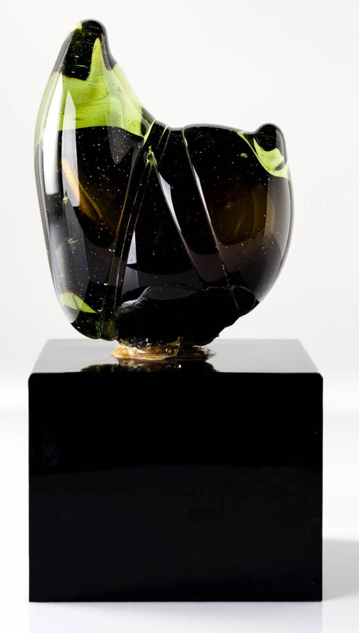 مجسمه ای از مجموعه شیشه ای جلال شباهنگی